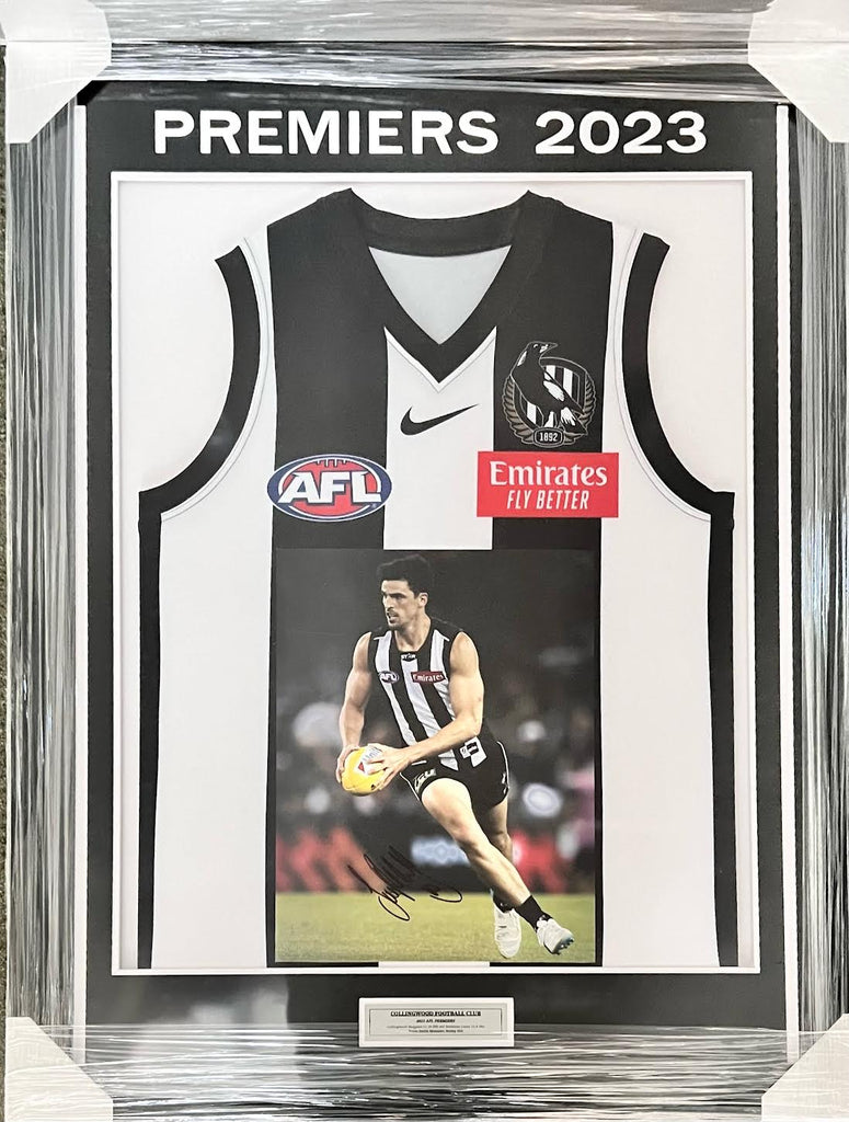 COLLINGWOOD-Scott Pendlebury Signed Photo With 2023 Premiership Guernsey