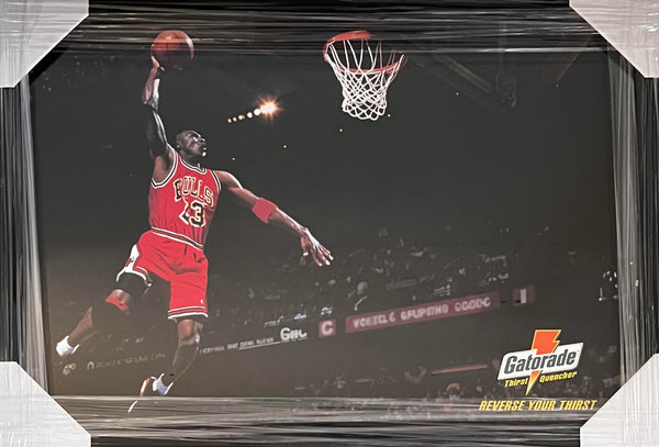 BASKETBALL-Michael Jordan Famous Dunk Framed