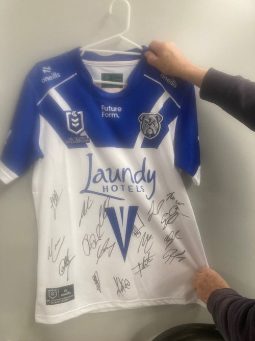 Cantabury Bulldogs 2026 Signed Team Jersey