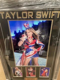 MUSIC-Taylor Swift Framed Photograph